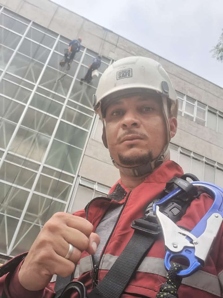 F2